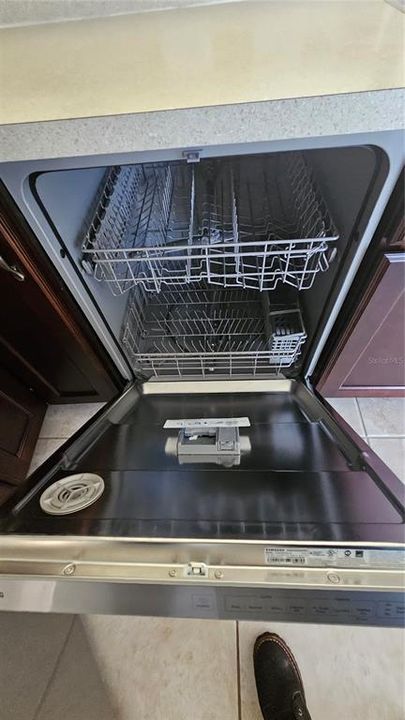 For Rent: $1,850 (3 beds, 2 baths, 1321 Square Feet)