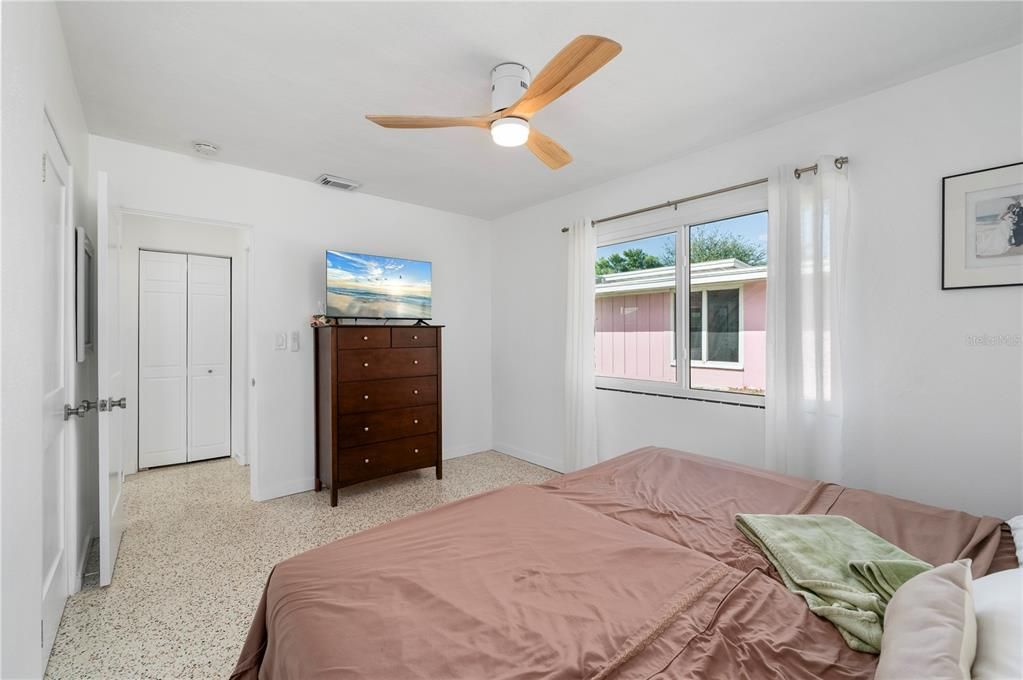 待售: $275,000 (2 贝兹, 1 浴室, 768 平方英尺)