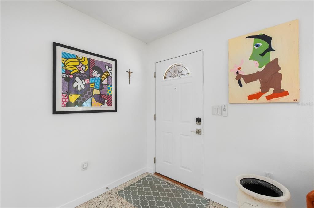 待售: $275,000 (2 贝兹, 1 浴室, 768 平方英尺)