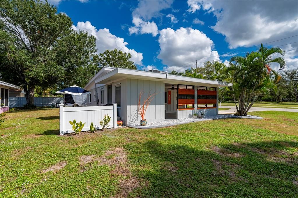 待售: $275,000 (2 贝兹, 1 浴室, 768 平方英尺)