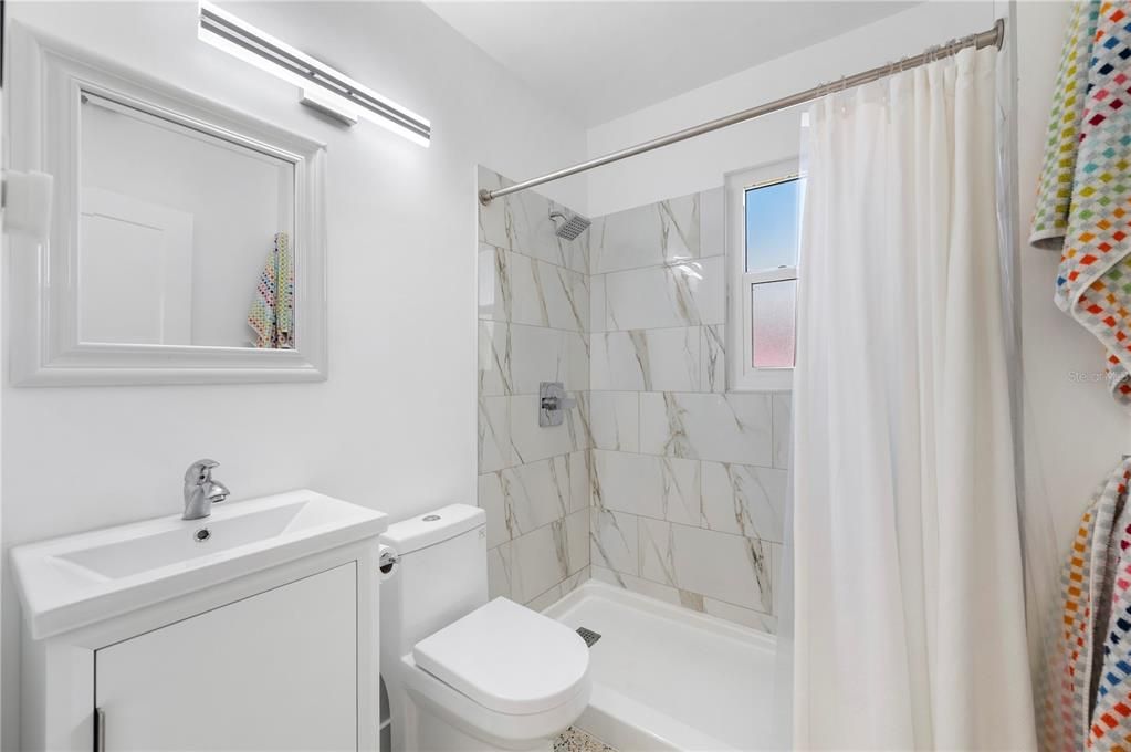 待售: $275,000 (2 贝兹, 1 浴室, 768 平方英尺)