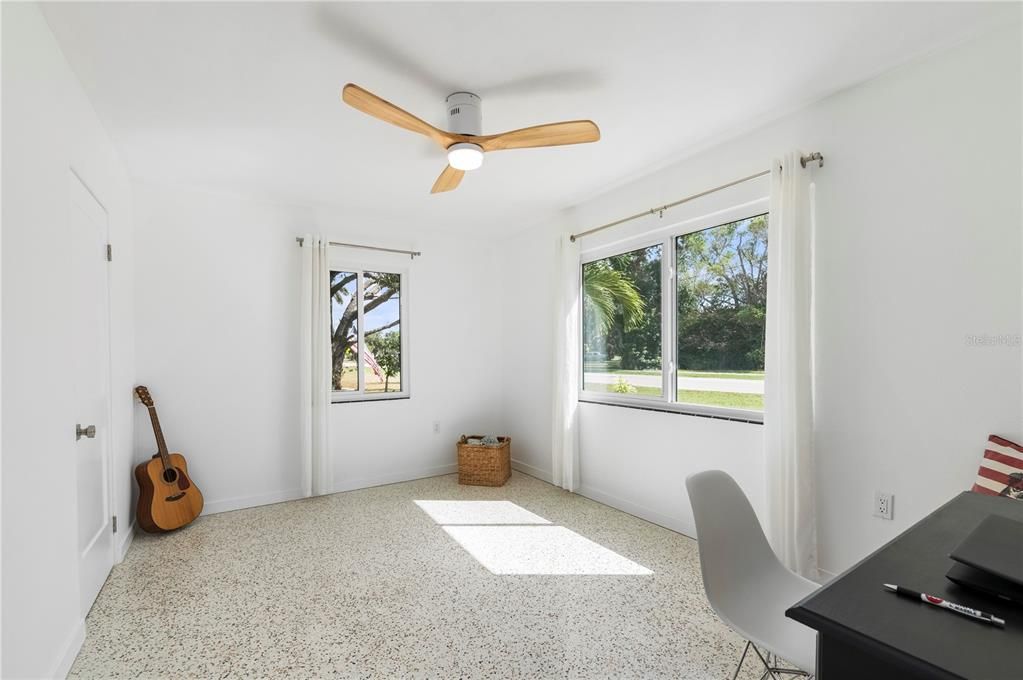 待售: $275,000 (2 贝兹, 1 浴室, 768 平方英尺)