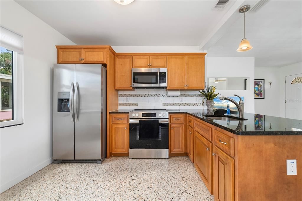 待售: $275,000 (2 贝兹, 1 浴室, 768 平方英尺)