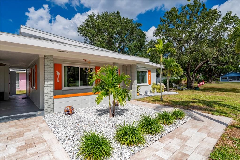 待售: $275,000 (2 贝兹, 1 浴室, 768 平方英尺)