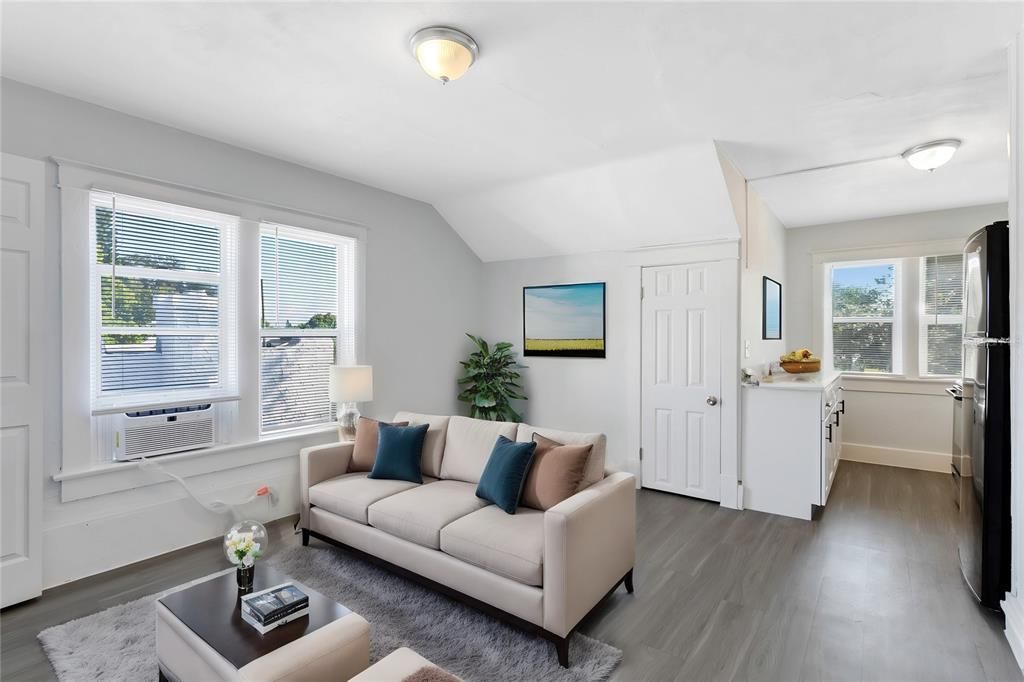 出租: $1,145 (1 贝兹, 1 浴室, 597 平方英尺)