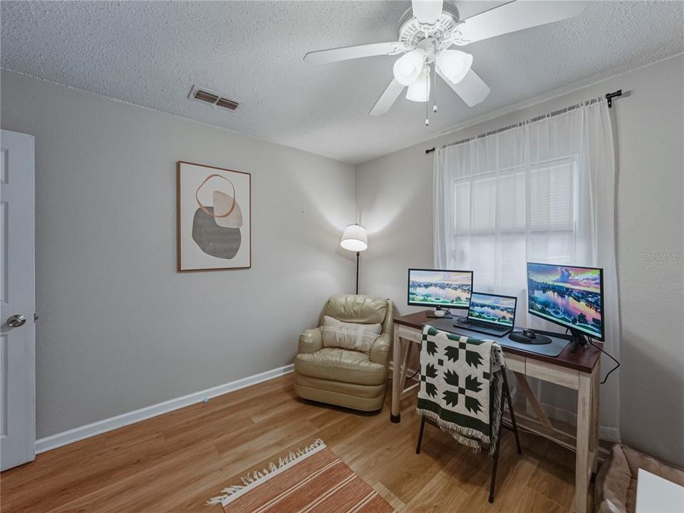 На продажу: $334,900 (4 спален, 2 ванн, 1722 Квадратных фут)