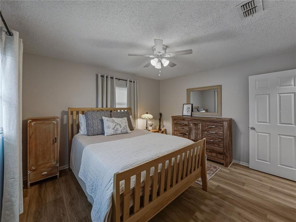 На продажу: $334,900 (4 спален, 2 ванн, 1722 Квадратных фут)