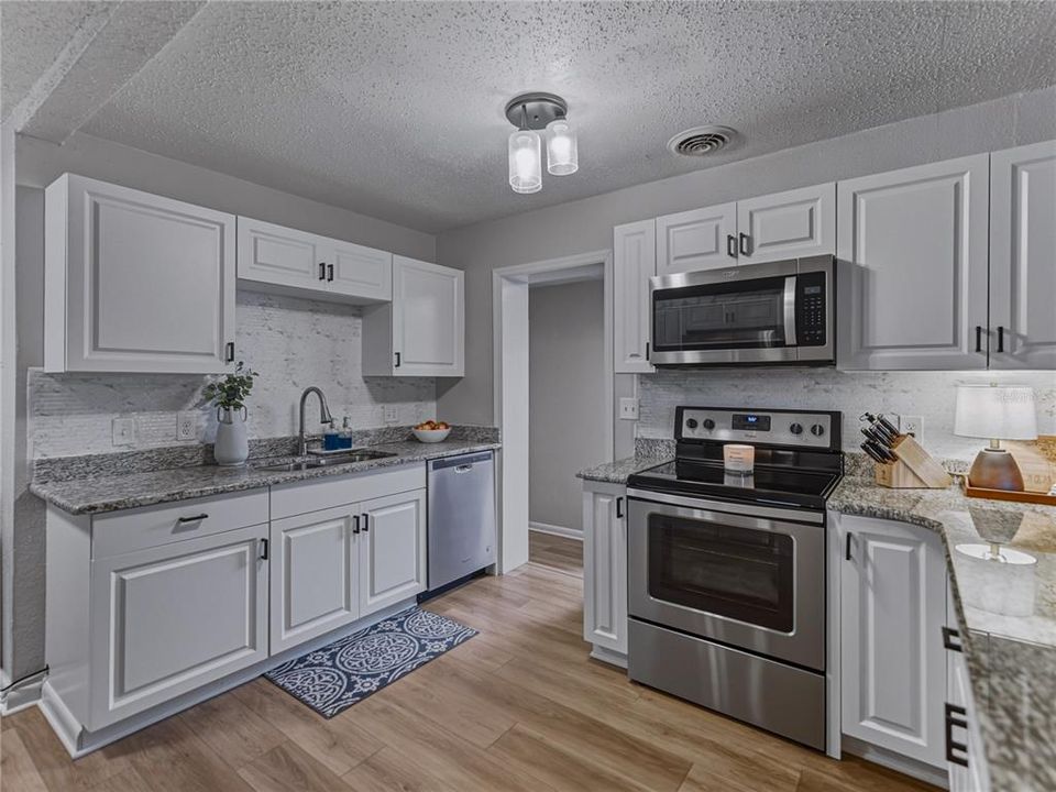 На продажу: $334,900 (4 спален, 2 ванн, 1722 Квадратных фут)