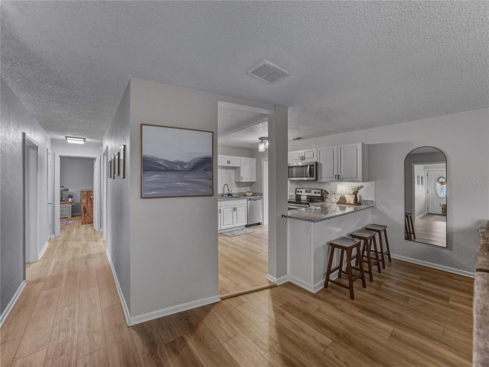 На продажу: $334,900 (4 спален, 2 ванн, 1722 Квадратных фут)