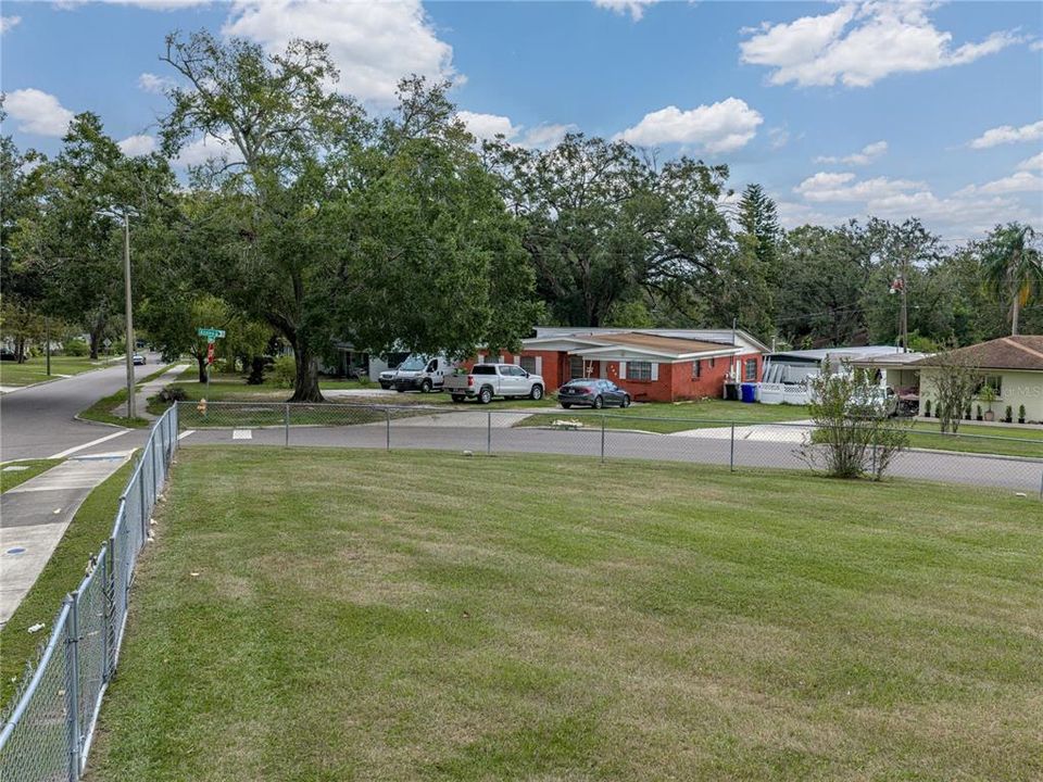 На продажу: $334,900 (4 спален, 2 ванн, 1722 Квадратных фут)