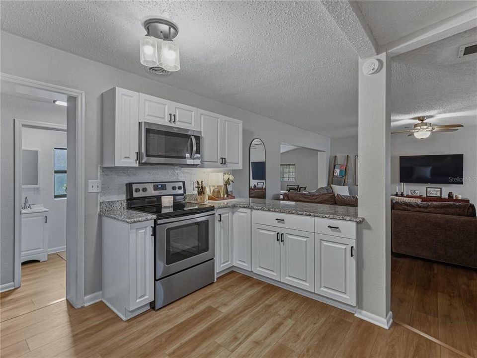 На продажу: $334,900 (4 спален, 2 ванн, 1722 Квадратных фут)