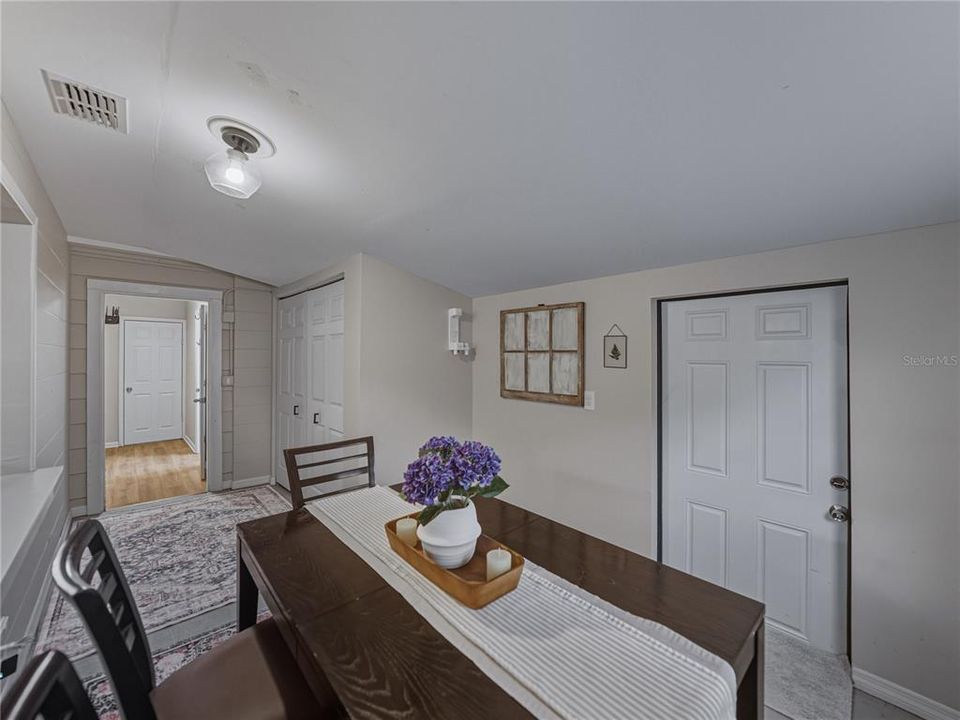 На продажу: $334,900 (4 спален, 2 ванн, 1722 Квадратных фут)