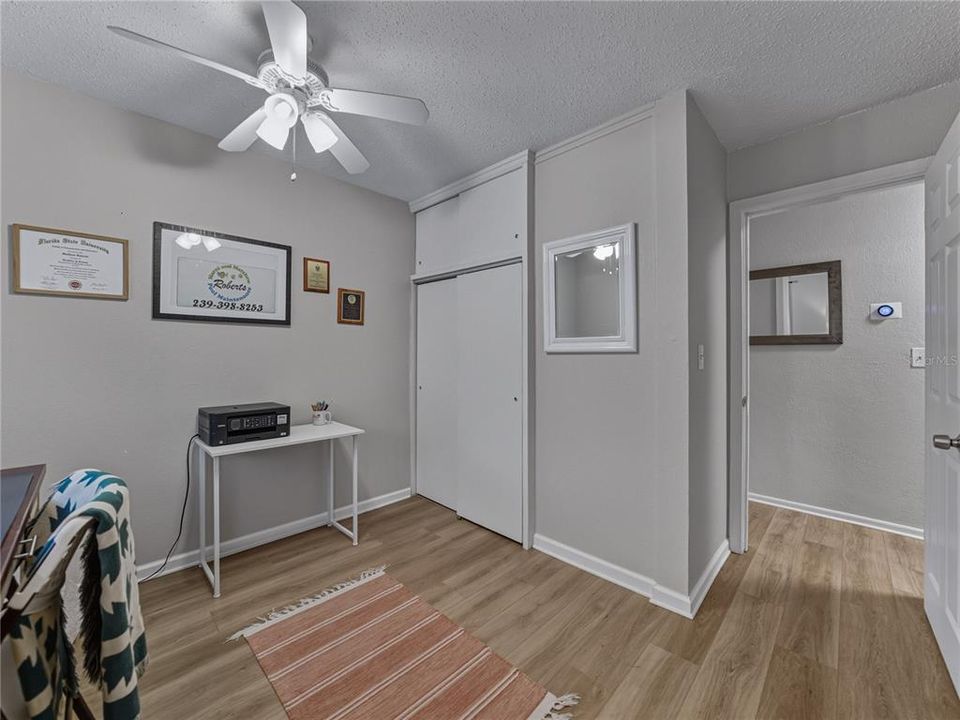 На продажу: $334,900 (4 спален, 2 ванн, 1722 Квадратных фут)