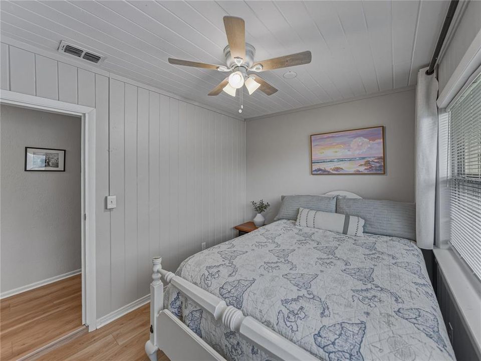 На продажу: $334,900 (4 спален, 2 ванн, 1722 Квадратных фут)