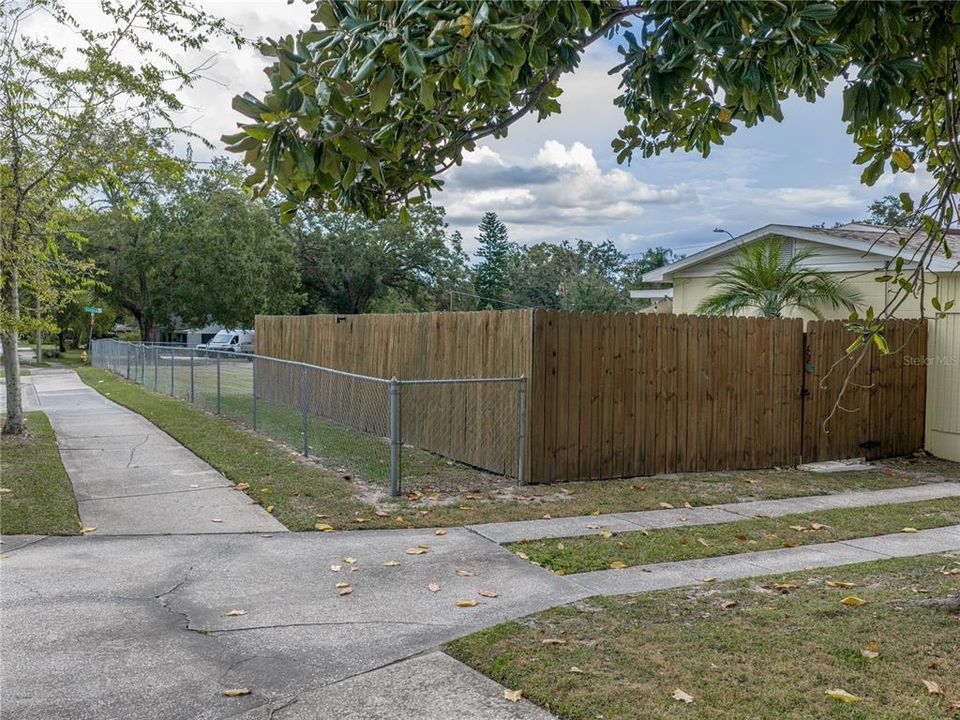 На продажу: $334,900 (4 спален, 2 ванн, 1722 Квадратных фут)