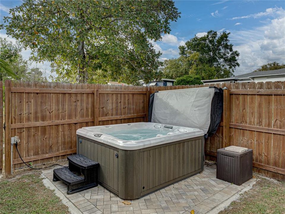 На продажу: $334,900 (4 спален, 2 ванн, 1722 Квадратных фут)