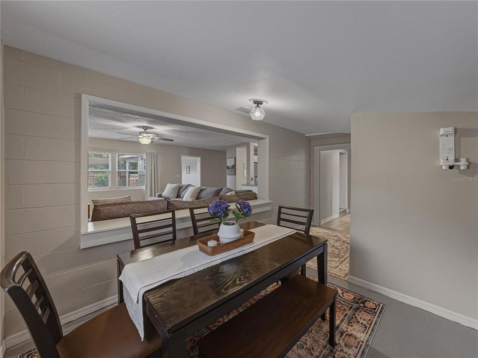 На продажу: $334,900 (4 спален, 2 ванн, 1722 Квадратных фут)