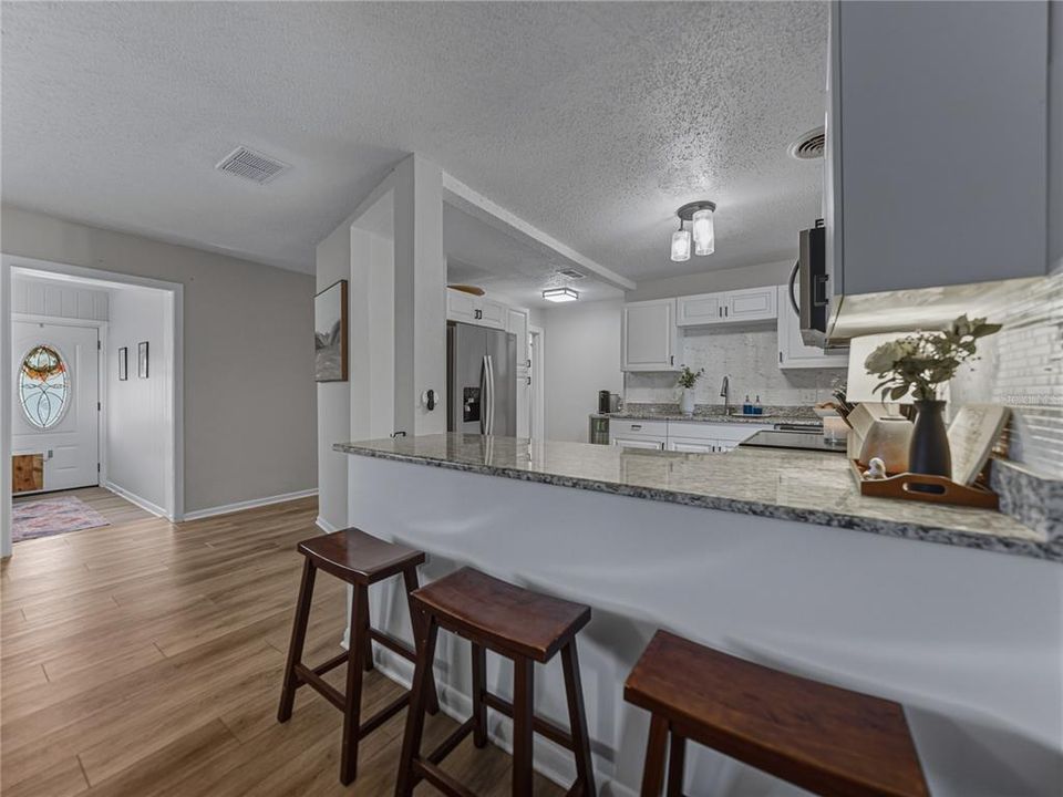 На продажу: $334,900 (4 спален, 2 ванн, 1722 Квадратных фут)