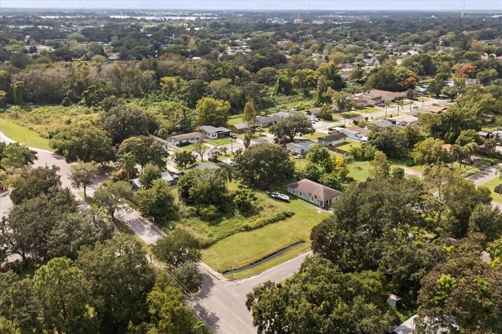 合同活跃: $274,999 (2 贝兹, 1 浴室, 888 平方英尺)