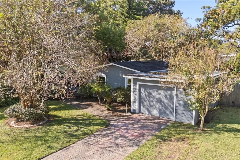 合同活跃: $274,999 (2 贝兹, 1 浴室, 888 平方英尺)