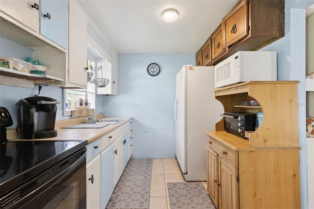 Под контрактом: $220,000 (3 спален, 1 ванн, 1098 Квадратных фут)