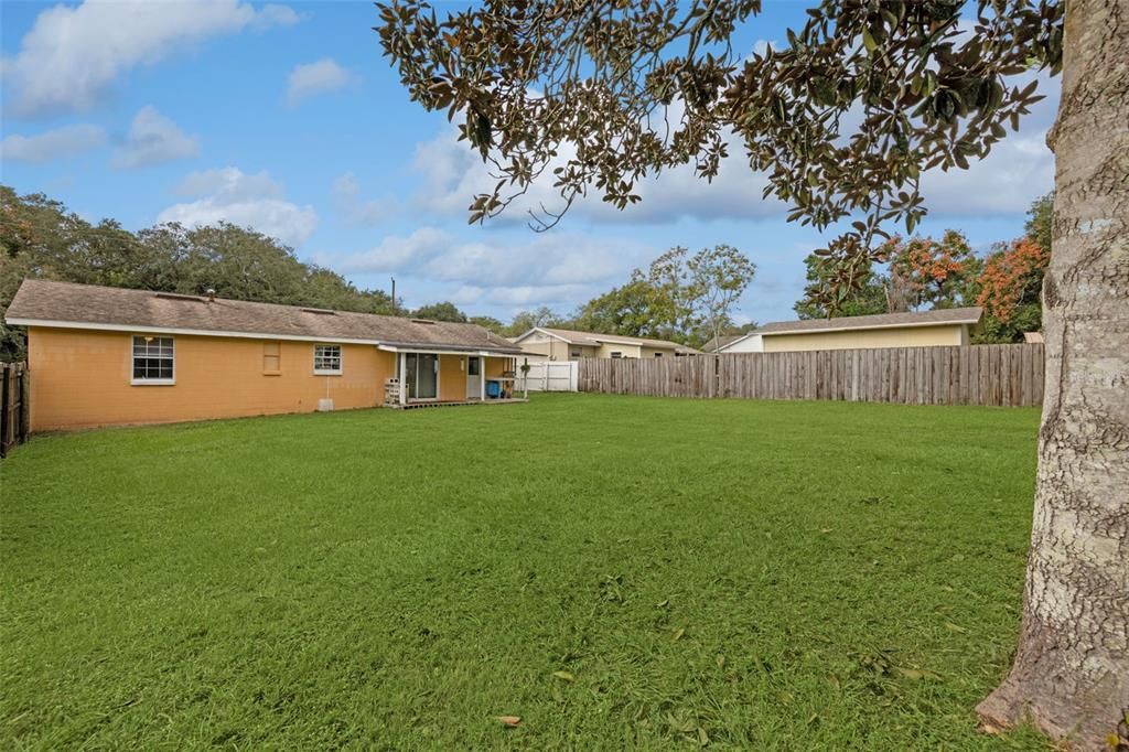 Под контрактом: $220,000 (3 спален, 1 ванн, 1098 Квадратных фут)