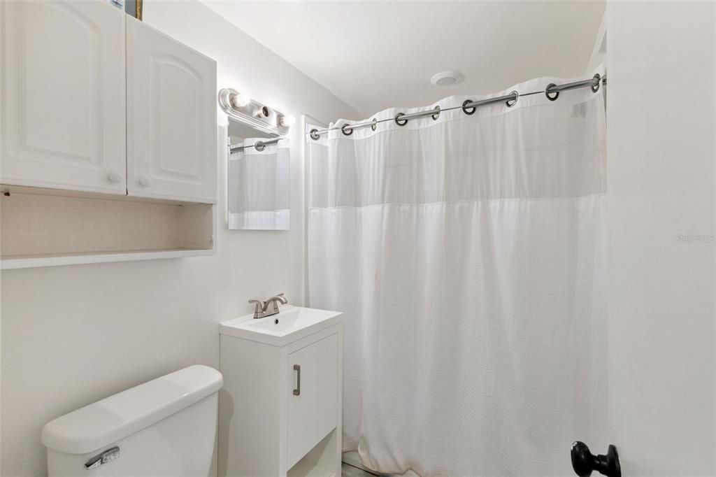 Под контрактом: $220,000 (3 спален, 1 ванн, 1098 Квадратных фут)