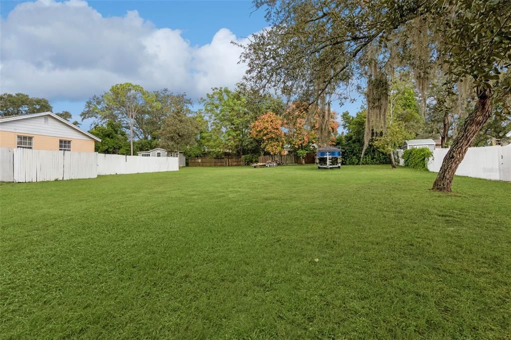 Под контрактом: $220,000 (3 спален, 1 ванн, 1098 Квадратных фут)