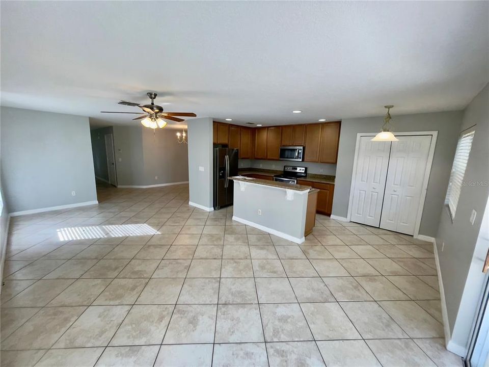 For Sale: $384,500 (3 beds, 2 baths, 1828 Square Feet)
