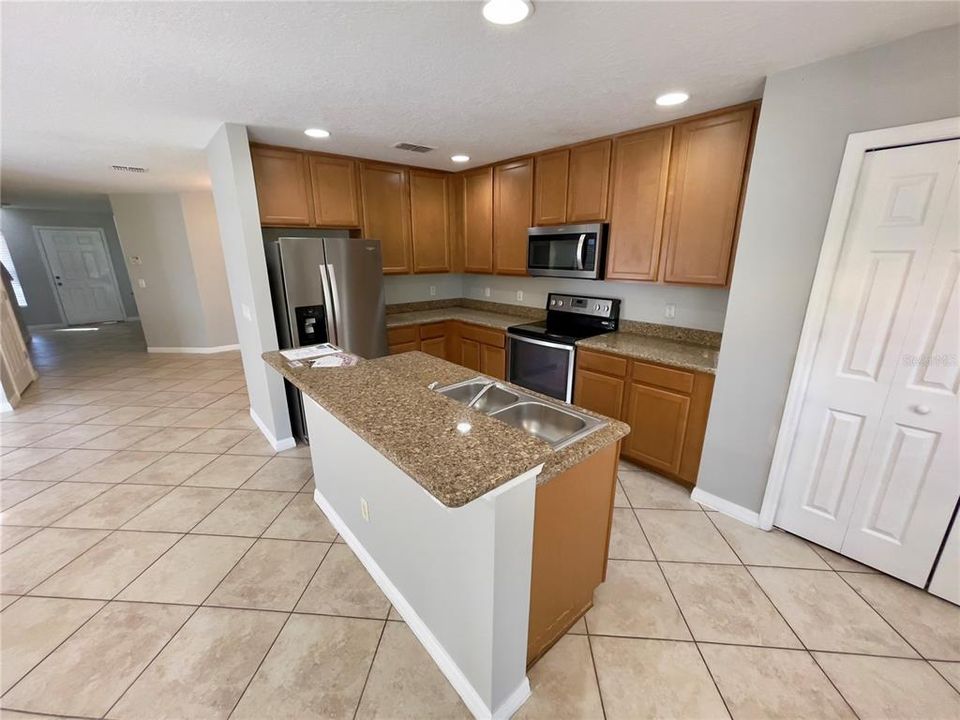 For Sale: $384,500 (3 beds, 2 baths, 1828 Square Feet)