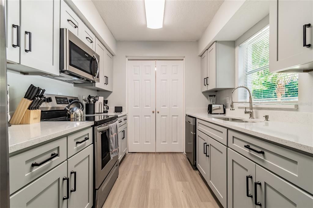 В аренду: $3,200 (3 спален, 2 ванн, 1235 Квадратных фут)