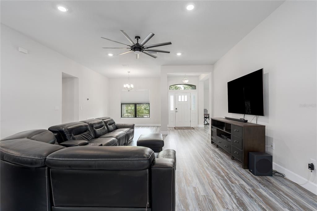 For Sale: $426,000 (4 beds, 3 baths, 2289 Square Feet)