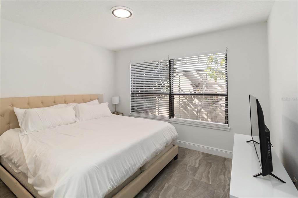 待售: $175,000 (2 贝兹, 2 浴室, 1141 平方英尺)