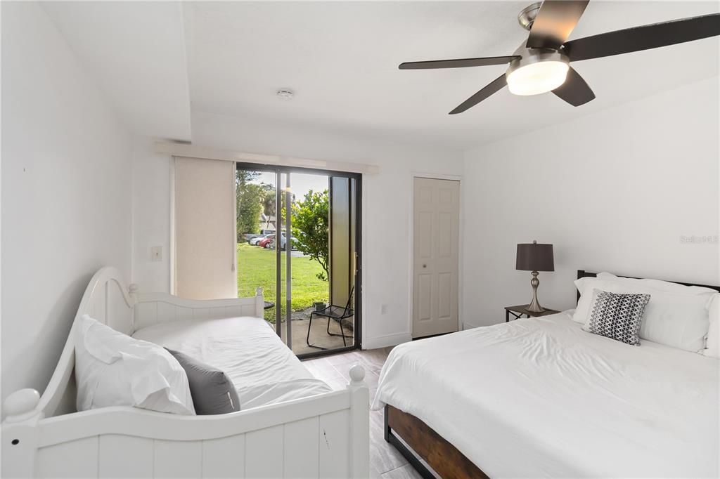 待售: $175,000 (2 贝兹, 2 浴室, 1141 平方英尺)