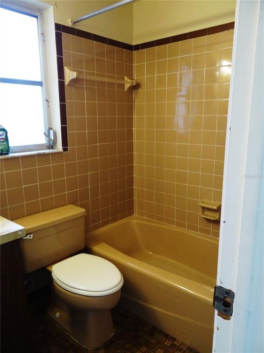 For Rent: $2,500 (3 beds, 2 baths, 1688 Square Feet)