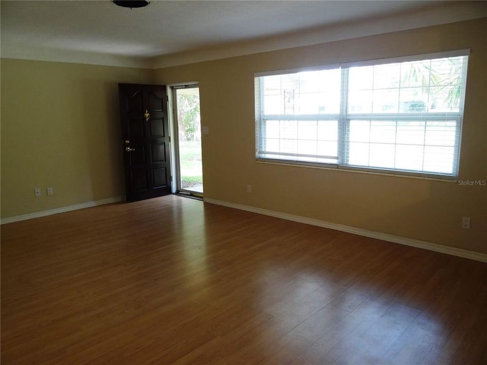 For Rent: $2,500 (3 beds, 2 baths, 1688 Square Feet)
