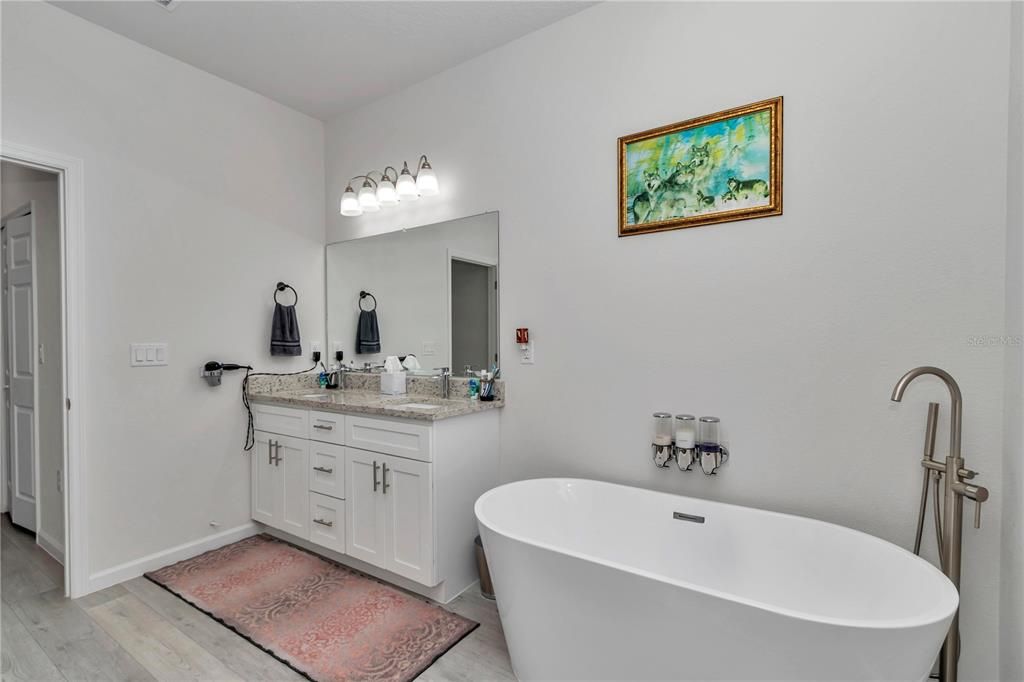 For Sale: $345,000 (4 beds, 2 baths, 1782 Square Feet)