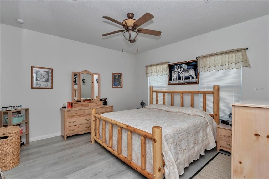 For Sale: $345,000 (4 beds, 2 baths, 1782 Square Feet)