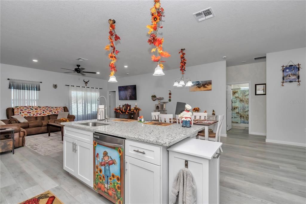 For Sale: $345,000 (4 beds, 2 baths, 1782 Square Feet)