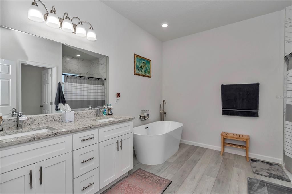 For Sale: $345,000 (4 beds, 2 baths, 1782 Square Feet)