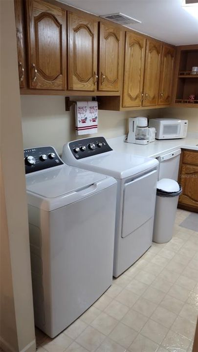 For Sale: $189,900 (2 beds, 2 baths, 986 Square Feet)