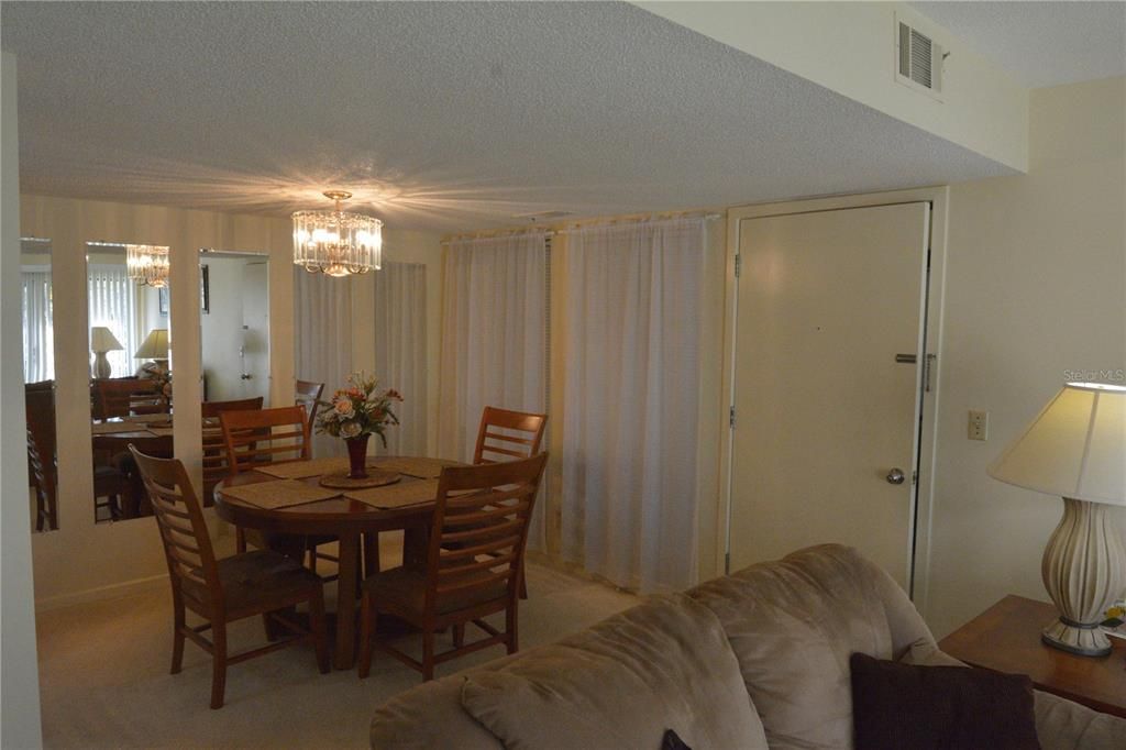 For Sale: $189,900 (2 beds, 2 baths, 986 Square Feet)