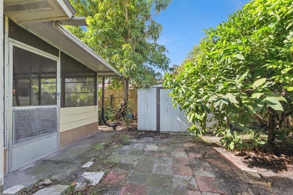 Active With Contract: $298,400 (2 beds, 2 baths, 1258 Square Feet)