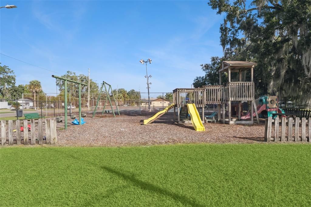 Active With Contract: $298,400 (2 beds, 2 baths, 1258 Square Feet)