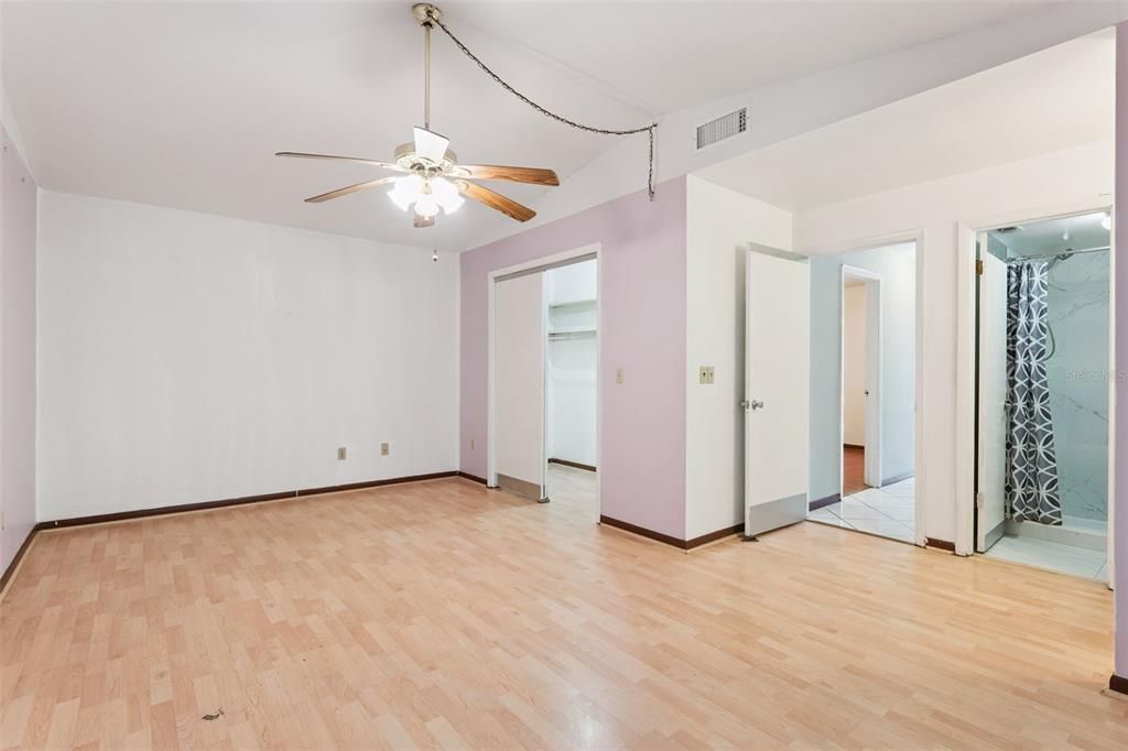 Active With Contract: $298,400 (2 beds, 2 baths, 1258 Square Feet)