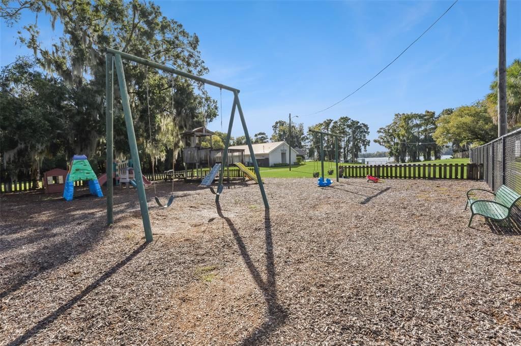 Active With Contract: $298,400 (2 beds, 2 baths, 1258 Square Feet)