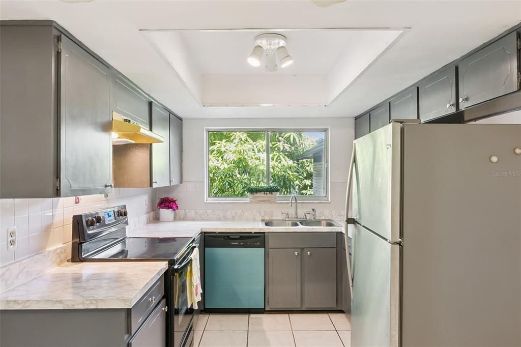 Active With Contract: $298,400 (2 beds, 2 baths, 1258 Square Feet)