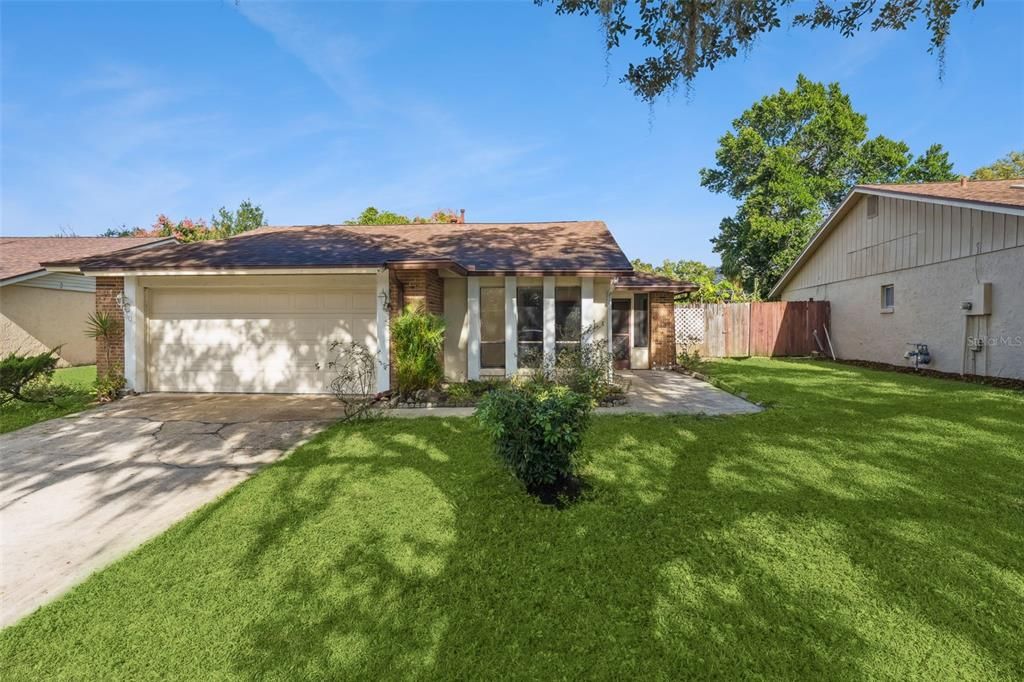 Active With Contract: $298,400 (2 beds, 2 baths, 1258 Square Feet)