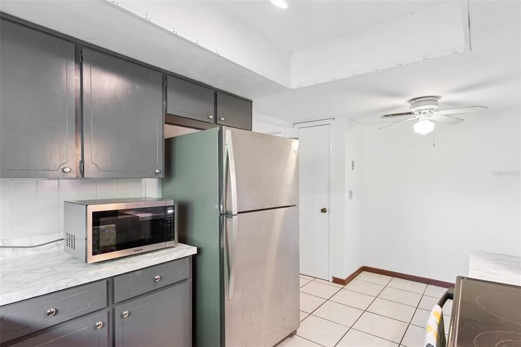 Active With Contract: $298,400 (2 beds, 2 baths, 1258 Square Feet)