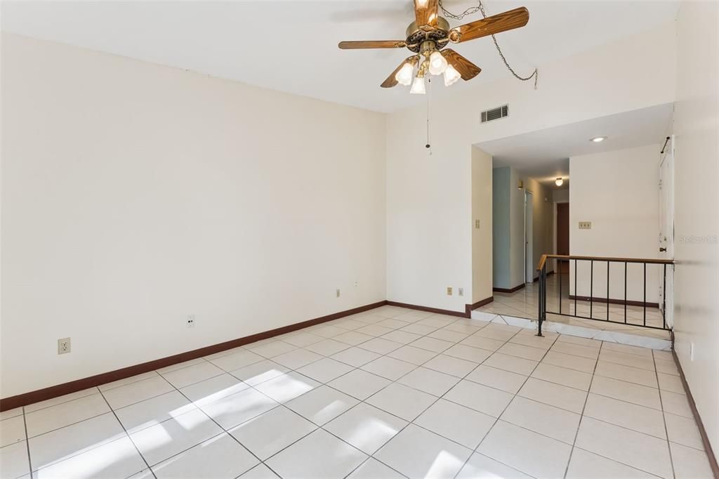 Active With Contract: $298,400 (2 beds, 2 baths, 1258 Square Feet)